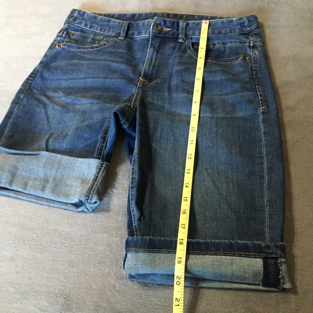 Bermuda Denim Shorts Adjustable Length by Cuffing - Picture 3 of 16
